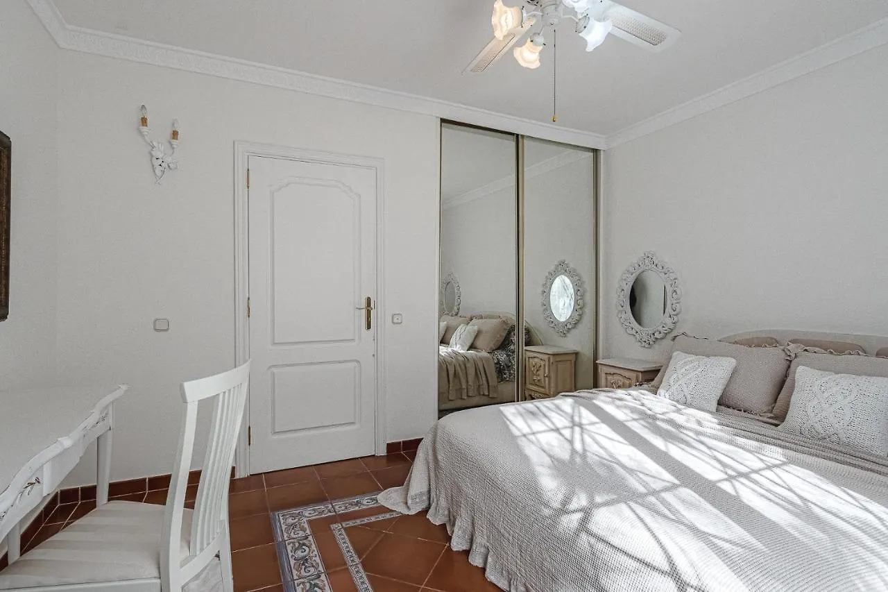 Luxury Villa El Duque 아데제 아파트