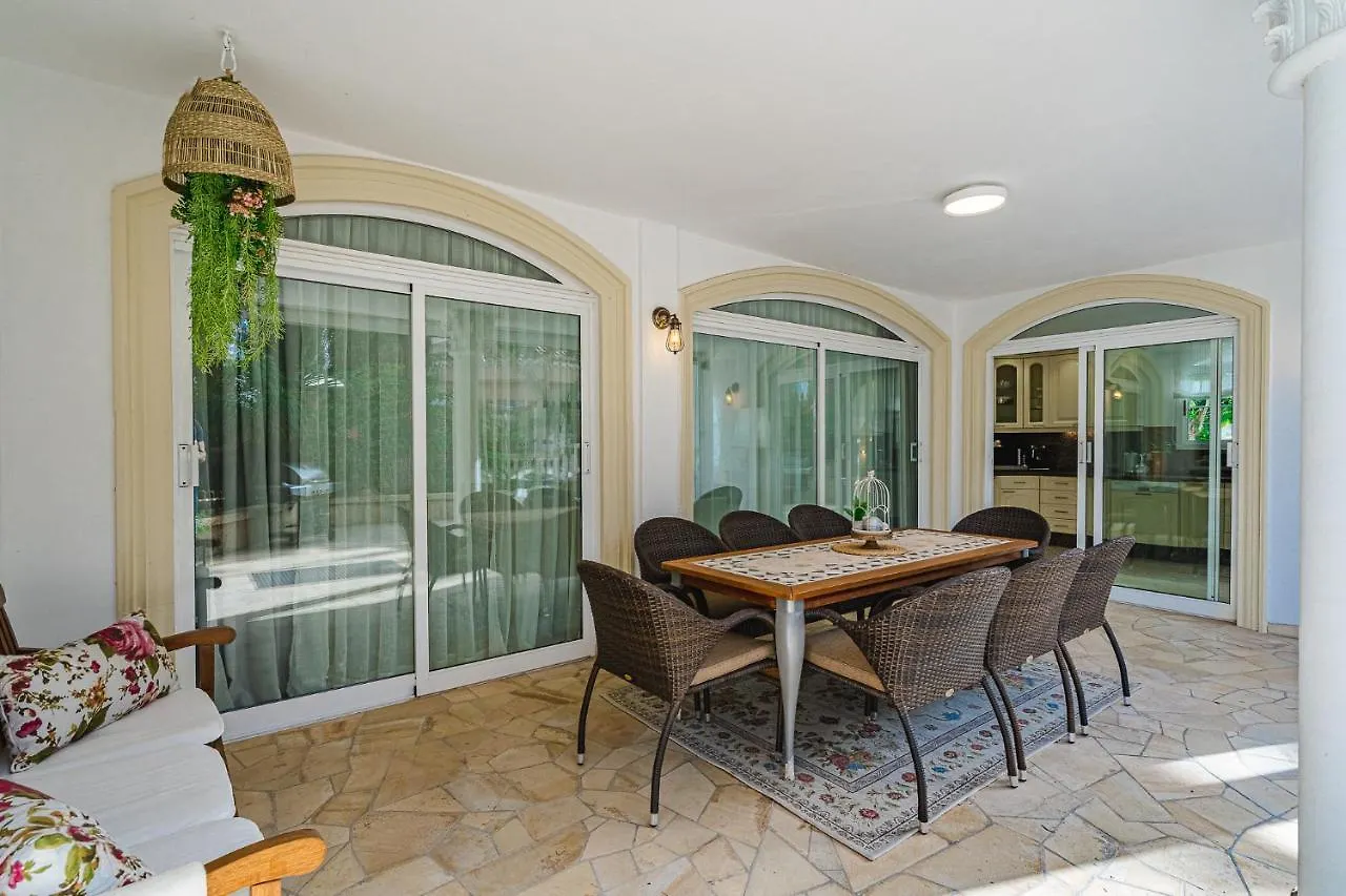 Luxury Villa El Duque 아데제 0*,