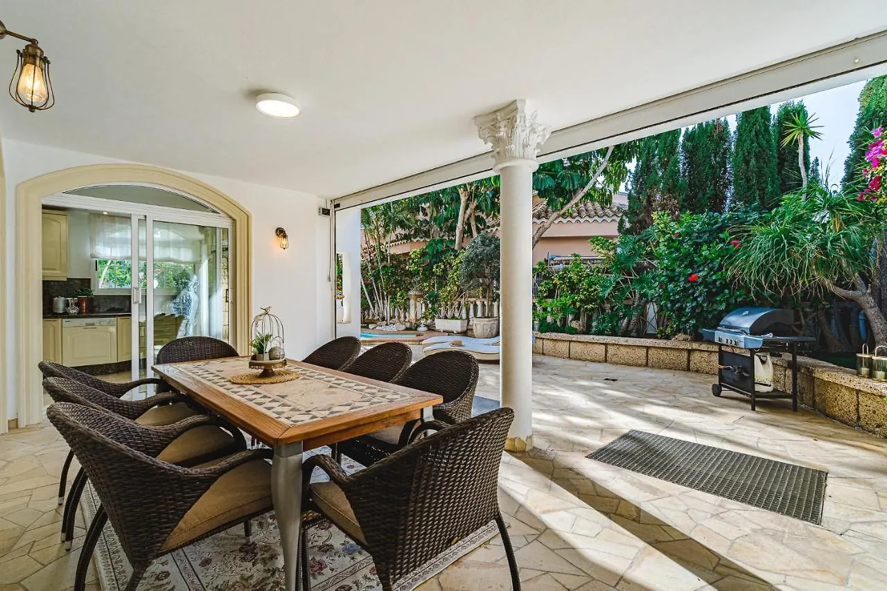 Luxury Villa El Duque 아데제 0*,